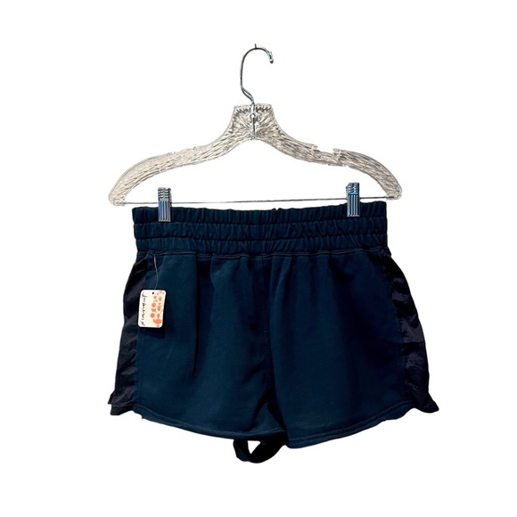 Free People Movement HalfwayThere shorts navy blue medium - Picture 4 of 6